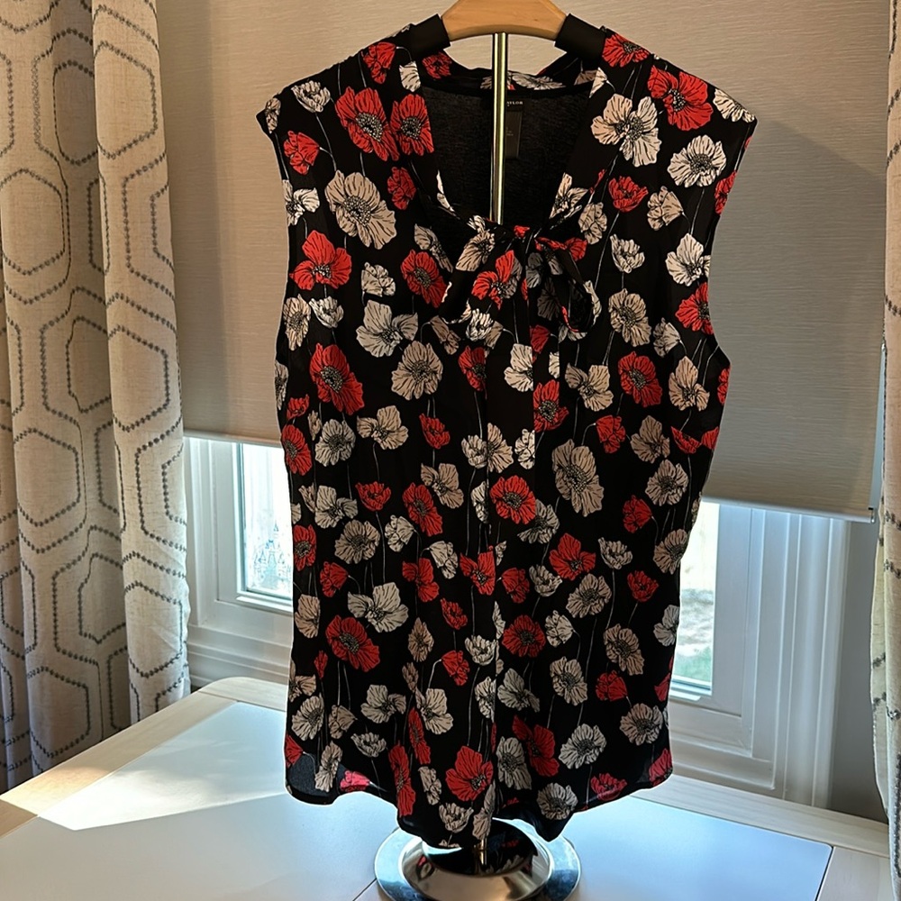 Ann Taylor Floral Tank Shell Pink Coral Salmon and White on Black Tie Neck M